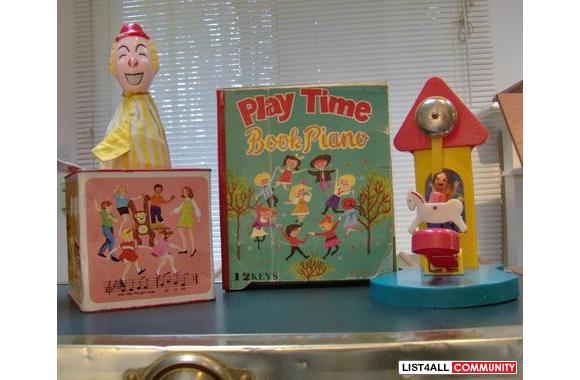 Vintage toy trunk. Vinyl,books,marionette puppets,