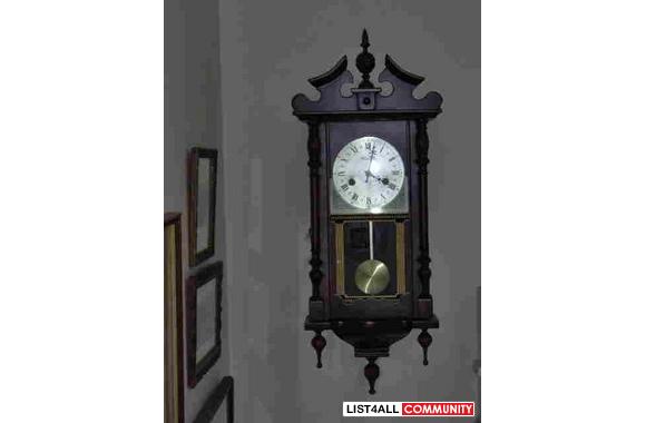 Wentworth Pendulum Wall Clock w/key. 31 day wind-u