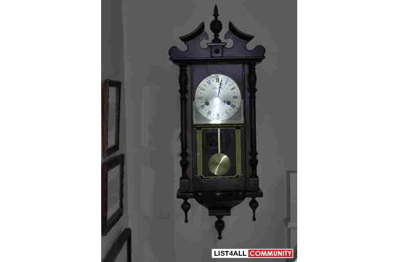 Wentworth Pendulum Wall Clock w/key. 31 day wind-u