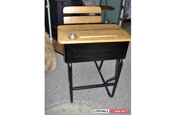 50's Vintage school desk. This sturdy, functional 