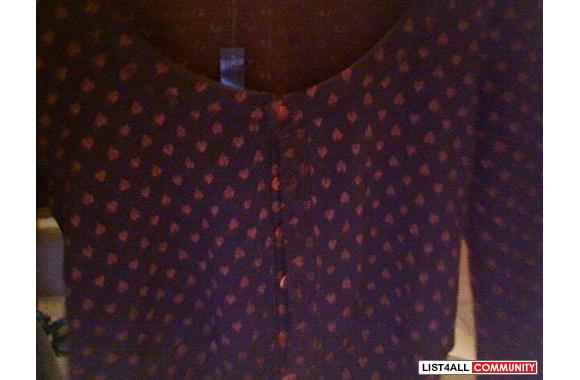 *NEW WITH TAGS* Cute cropped sweater with heart de