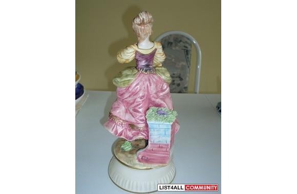 CAPO DI MONTE EXQUISITE PORCELIN FIGURINES   Made 