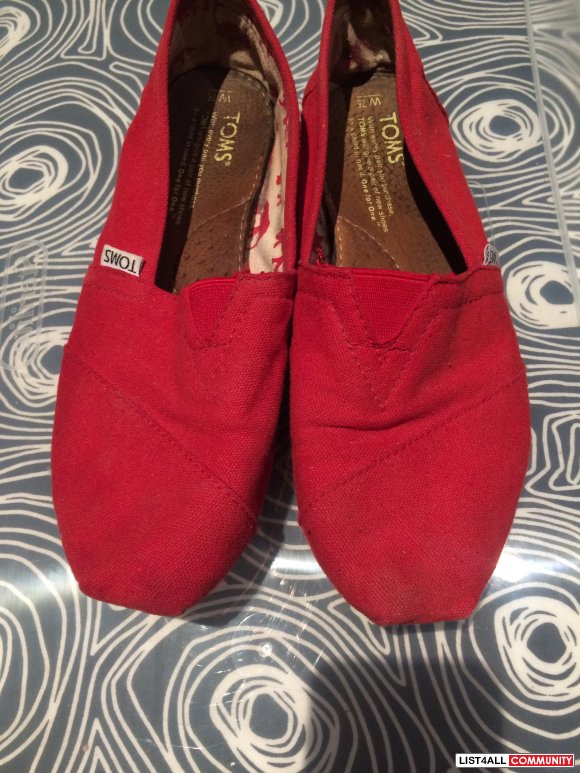 Red TOMS Size 7.5
