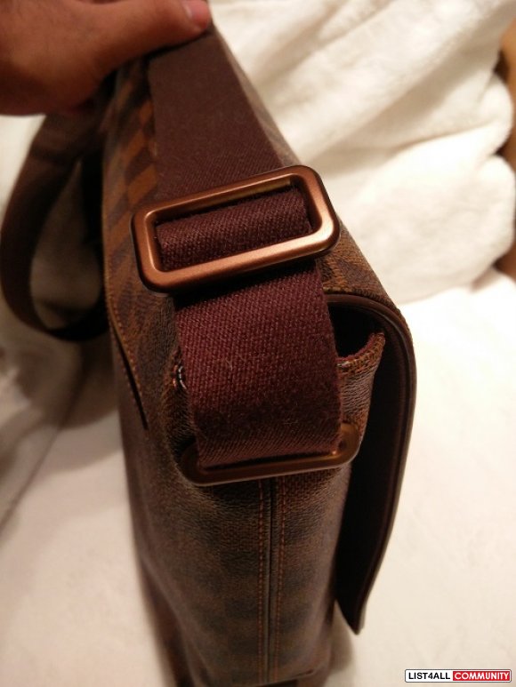AUTHENTIC! Louis Vuitton Brooklyn MM in Damier Ebene!
