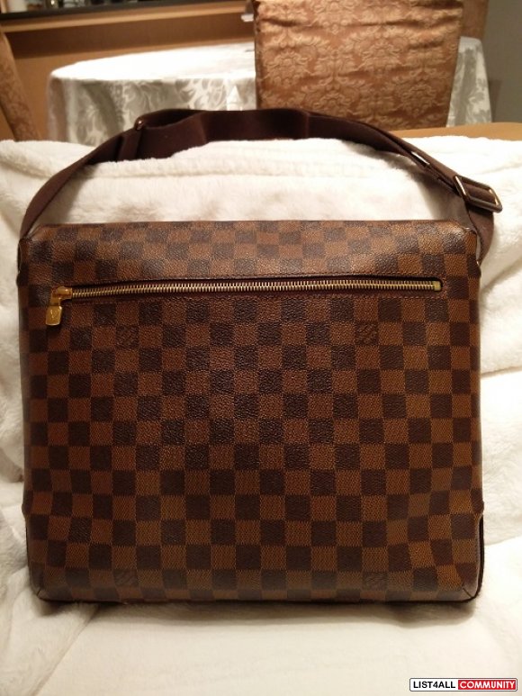 AUTHENTIC! Louis Vuitton Brooklyn MM in Damier Ebene!