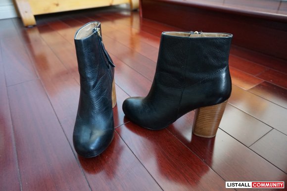 Chinese Laundry chunky heel booties
