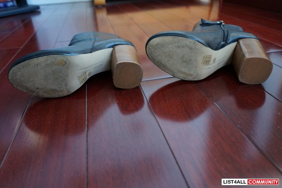 Chinese Laundry chunky heel booties