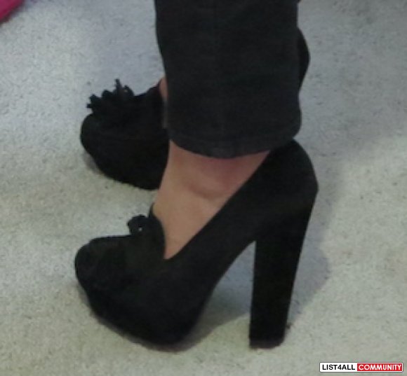 super cute black chunky heel pumps