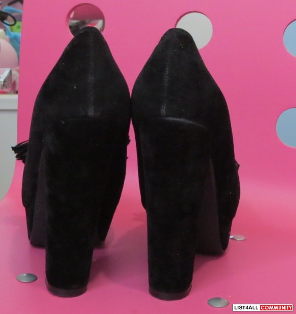 super cute black chunky heel pumps