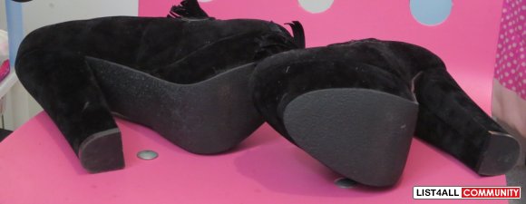super cute black chunky heel pumps