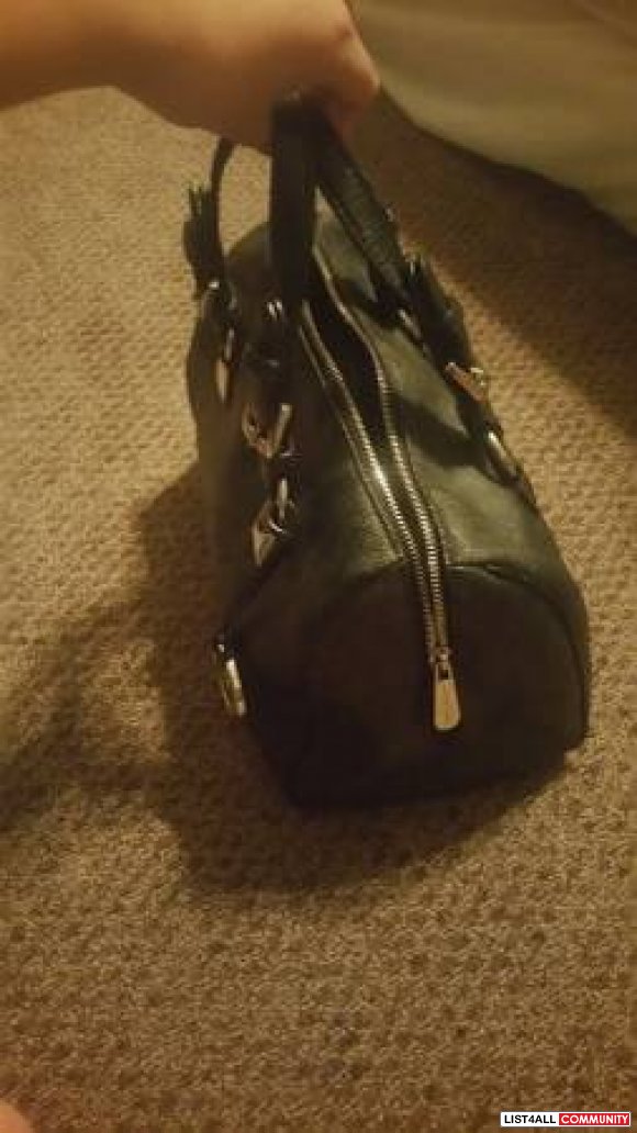 black MICHAEL KORS bag excellent condition REDUCED FOR QUICK SALE