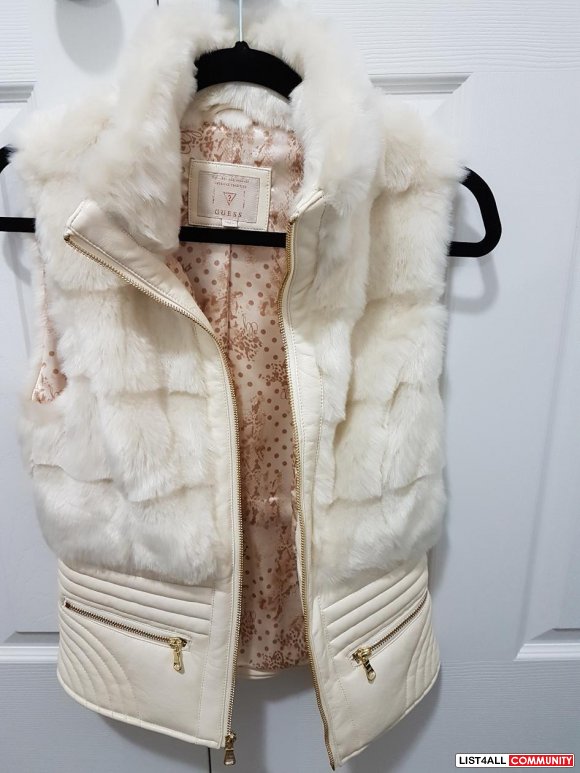 BRAND NEW WHITE FAUX FUR VEST IN XS FROM GUESS