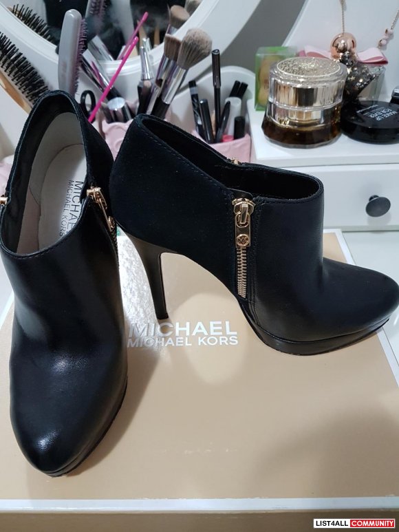MK BLACK LEATHER/SUEDE ANKLE BOOTS