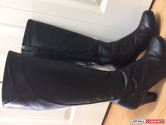 Clarks woman leather boots- size 6 - $35