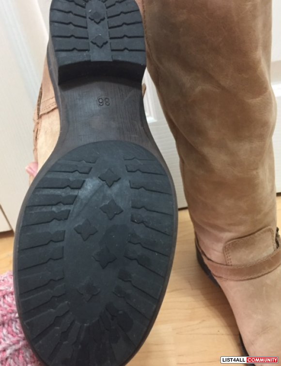 Steve Madden brown leather boots - Made in Romania - Size 6- $35.00