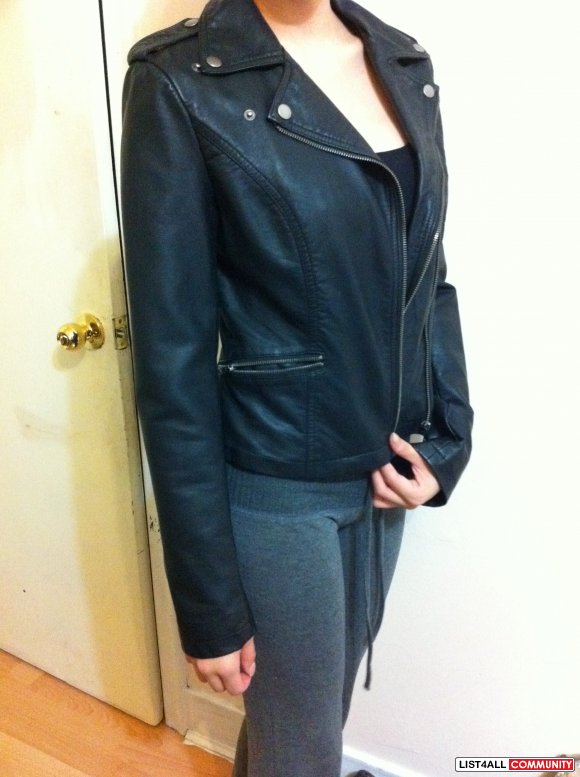 STYLISH MYSTIC ZIP UP!GREY color. XS, 9/10 conditi