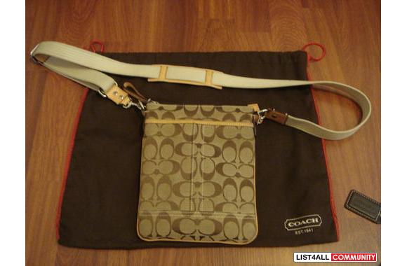 COACH messenger bag in beige!&nbsp; 100% AUTHENTIC