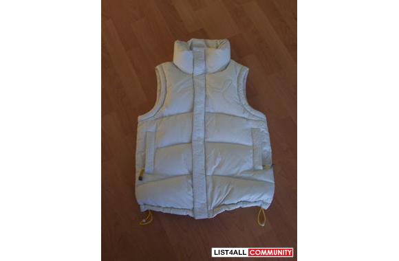ARITZIA *COMMUNITY vest- BRANDNEW, never worn and 