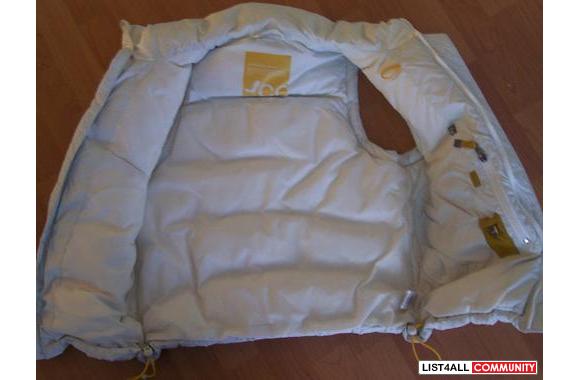 ARITZIA *COMMUNITY vest- BRANDNEW, never worn and 