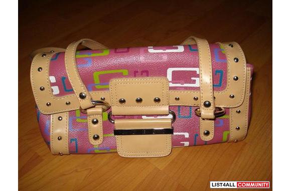 GUESS purse-100% authentic- no stains etc.- used o