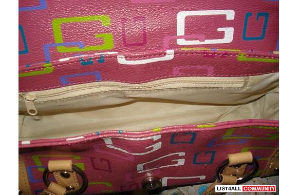 GUESS purse-100% authentic- no stains etc.- used o