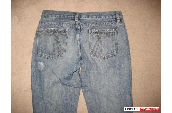 TNA JeansSize 25Boyfriend fitFraying on the edges 