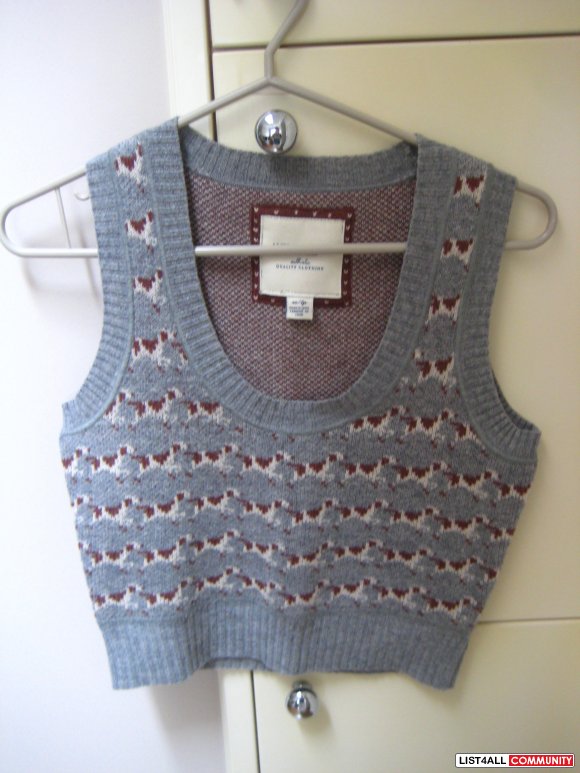 Brand New AE Grey Knitted Patterned Vest