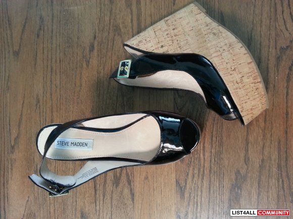 Steven Madden Black Wedges