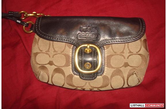 Coach wristlet Authentic, Barely used, Good condition!