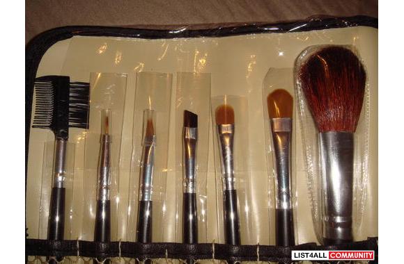 Mix Brush set of 7 brushes & pouch:- brand new