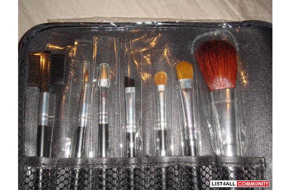 Mix Brush set of 7 brushes & pouch:- brand new