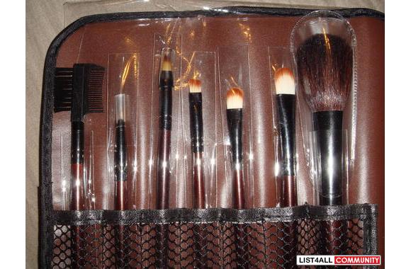 Mix Brush set of 7 brushes & pouch:- brand new