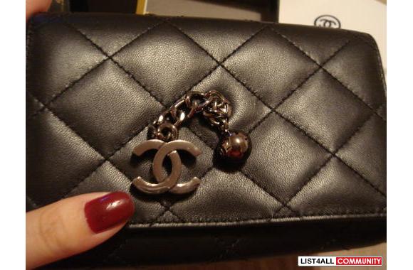 Chanel medium trifold leather wallet in black, sil