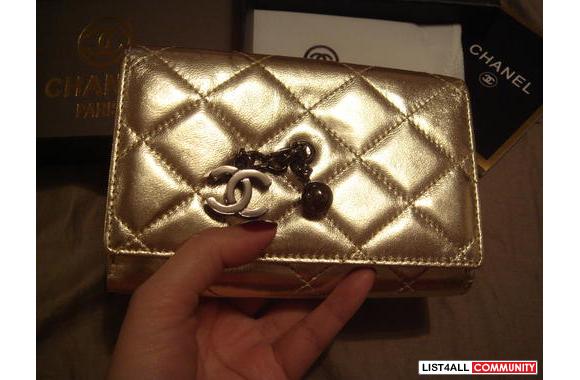 Chanel medium trifold leather wallet in black, sil