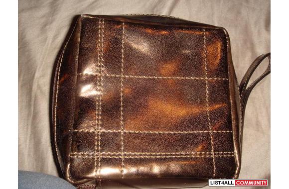 NO BRAND METALLIC BROWN SQUARE COSMETIC BAG:- bran