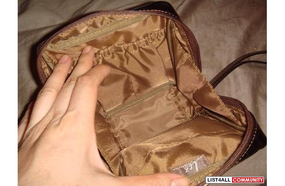 NO BRAND METALLIC BROWN SQUARE COSMETIC BAG:- bran