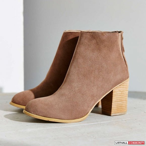 Urban Outfitters Ecote Short Suede Boot - 7 (Retail $89) WORN ONCE