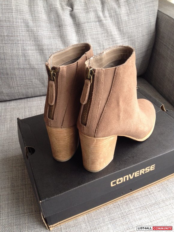 Urban Outfitters Ecote Short Suede Boot - 7 (Retail $89) WORN ONCE