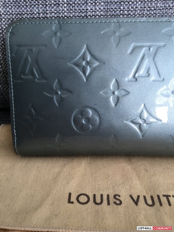 Authentic Louis Vuitton Zippy Wallet