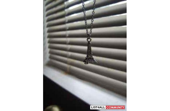 Effel Tower Necklace-never worn