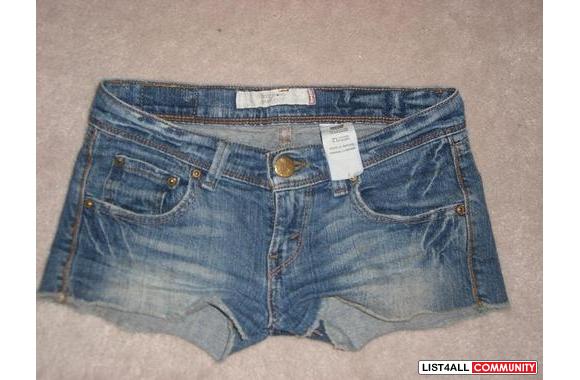 LEVI JEAN SHORT SHORTSSIZE 1WORN A BIT.. NOT BAD C