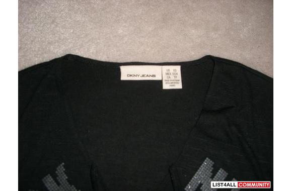 DKNY T-SHIRT  XSMALLNEVER WORN, TOO SMALL