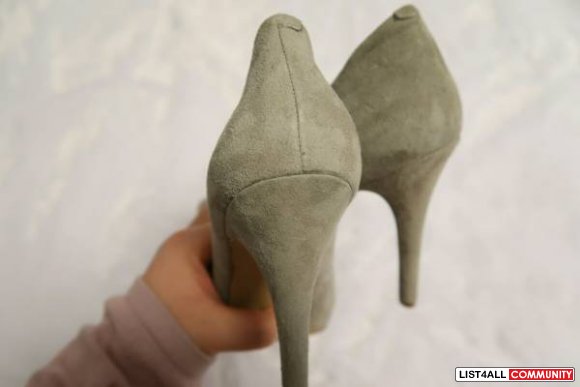 Ladies BCBGeneration Suede Peeptoe Heels, Size 7