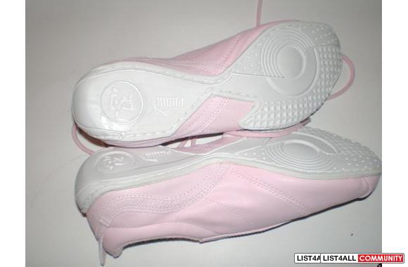PUMA SHOES. Size 4 1/2.My aunt bought these shoes 