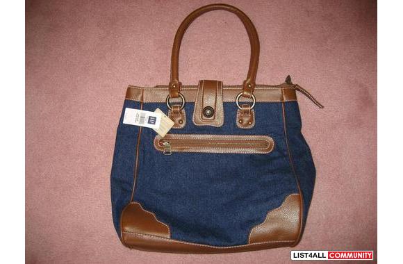 brand new LARGE  **GAP**  purse!Tags are still att