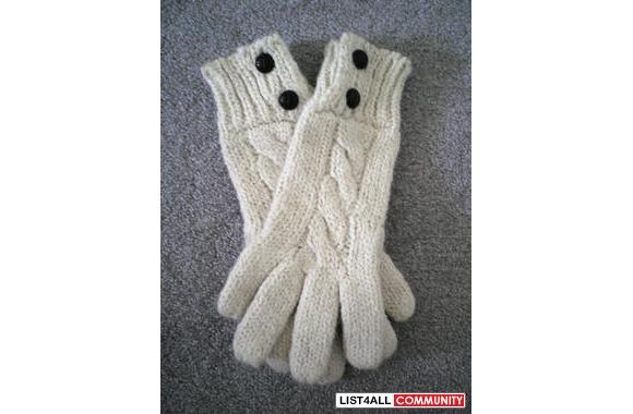 Old Navy knitted gloves