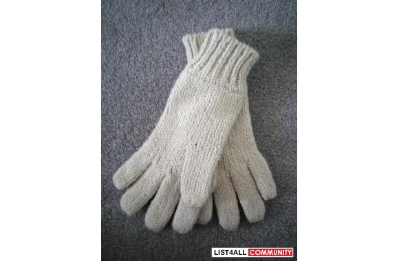 Old Navy knitted gloves