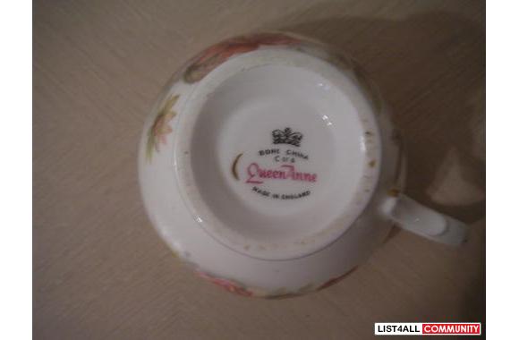 flower pattern Bone China tea cup-Queen Anne made in England