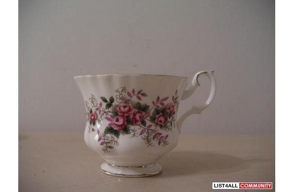 Royal Albert &quot;Lavender Rose&quot; Bone China tea cup-Made in Engl
