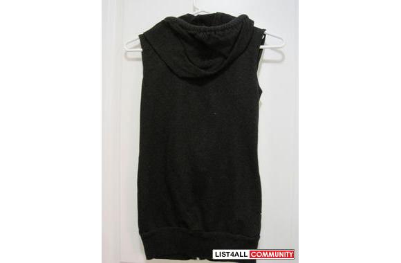 LUX SLEEVELESS HOODYSIZE: XSCOLOR: BLACKBOUGHT FROM URBAN OUTFITTER